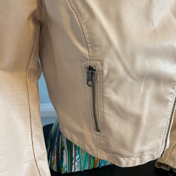 Members Only Faux Leather Bomber Jacket, size Medium - Picture 7 of 11